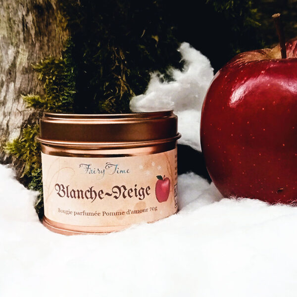 Bougie gourmande à la pomme d'amour, caramel et vanille, inspirée du conte Blanche-Neige ; cire végétale, fabriquée à la main en Lozère par Fairy Time.