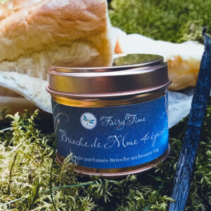 Bougie gourmande au parfum de brioche, caramel, lait, vanille, coco, cire végétale, fabriquée à la main en Lozère par Fairy Time. Bougie féerique brioche au beurre, cire végétale, fabriquée à la main en Lozère par Fairy Time.