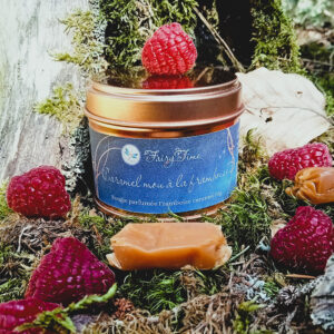 Bougie gourmande et fruitée, au parfum de caramel et framboise, cire végétale, fabriquée à la main en Lozère par Fairy Time.