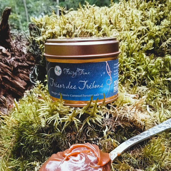 Bougie gourmande et vanillée, aux notes de caramel, coco, vanille et lait,, cire végétale, fabriquée à la main en Lozère par Fairy Time.