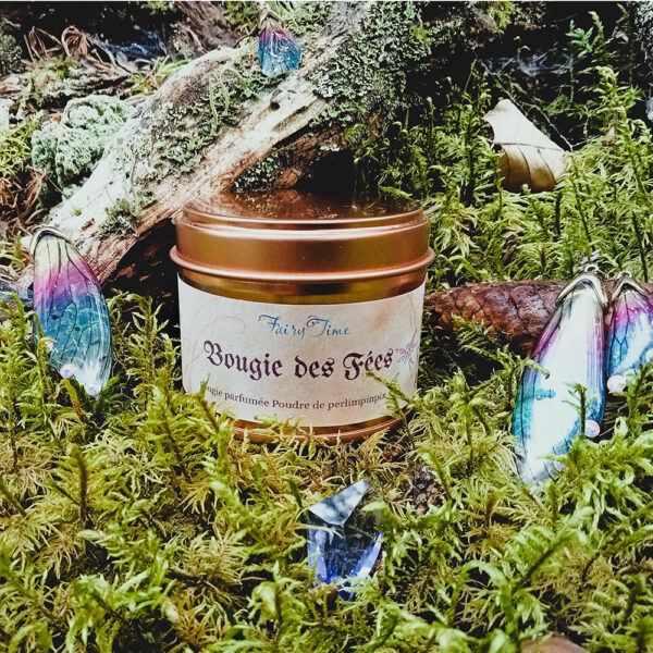 Bougie gourmande et fruitée au parfum de fraise, caramel, vanille et barbe à papa, inspirée des fées ; cire végétale, fabriquée à la main en Lozère par Fairy Time.