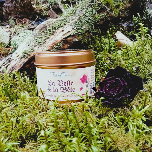 Bougie florale au parfum d'orange, citron, cardamome, rose, musc, bois de cèdre, ambre, inspirée du conte La Belle et la Bête ; cire végétale, fabriquée à la main en Lozère par Fairy Time.