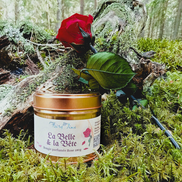 Bougie florale au parfum d'orange, citron, cardamome, rose, musc, bois de cèdre, ambre, inspirée du conte La Belle et la Bête ; cire végétale, fabriquée à la main en Lozère par Fairy Time.